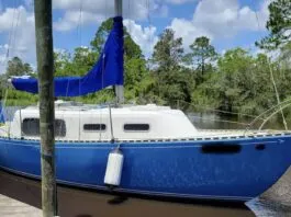 With 6-ft. headspace in the cabin, this family cruiser is well-suited for lakes and coastal adventures. (Photo courtesy of PopSells.com)